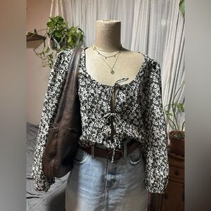 Levi's Black and White 3/4 Sleeve Cropped Blouse